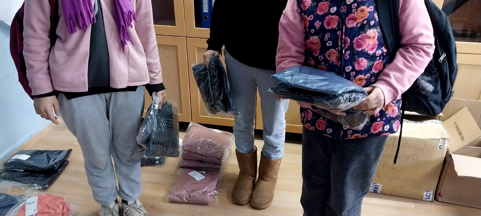 335 Bigadiç 4 Eylül Ortaokuluna Kıyafet Yardımı